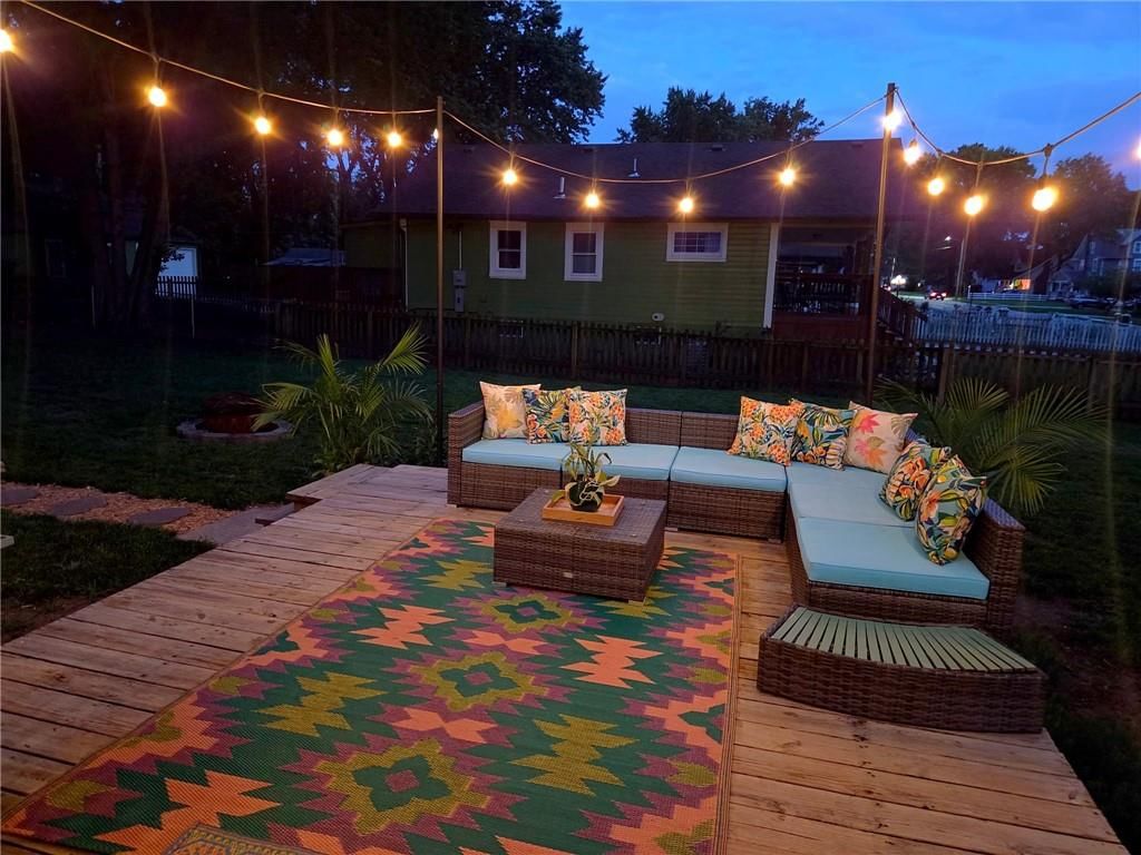 315 NE DOUGLAS Street — photo 27
