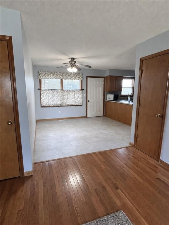 227 E Colleen Drive — photo 3