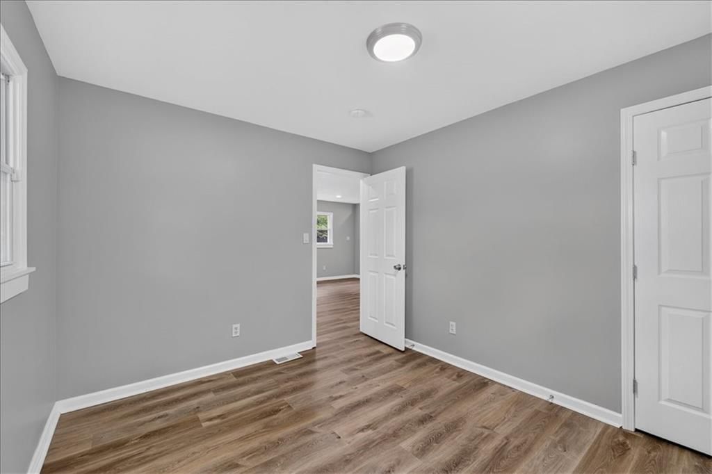 Photo 6 of 19 - 222 W Mill Street, Independence, MO 64050