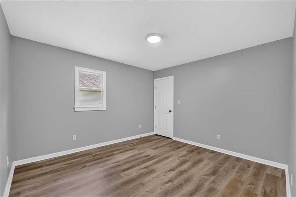 Photo 8 of 19 - 222 W Mill Street, Independence, MO 64050