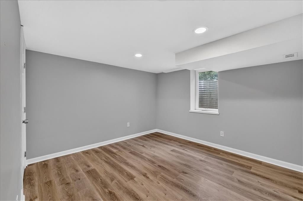 Photo 11 of 19 - 222 W Mill Street, Independence, MO 64050