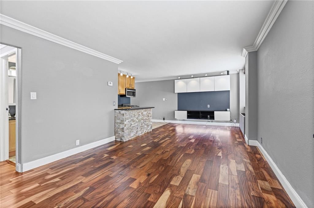 700 E 8th St Street — photo 7