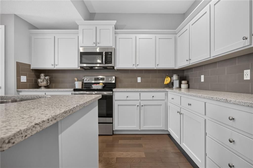 16049 Fontana Street — photo 10