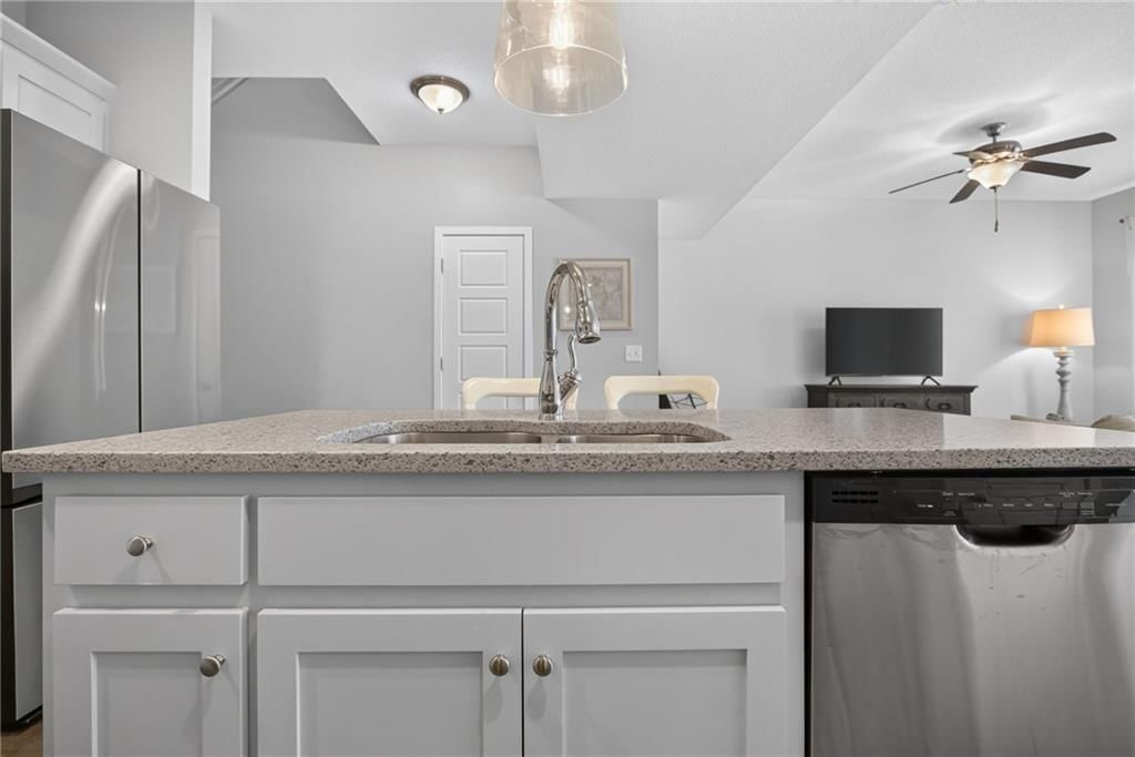 16049 Fontana Street — photo 11