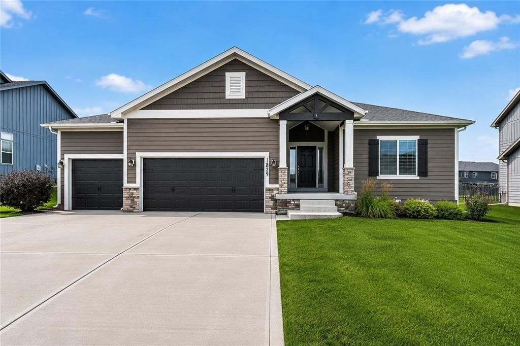 1829 NE Riley Drive — photo 1
