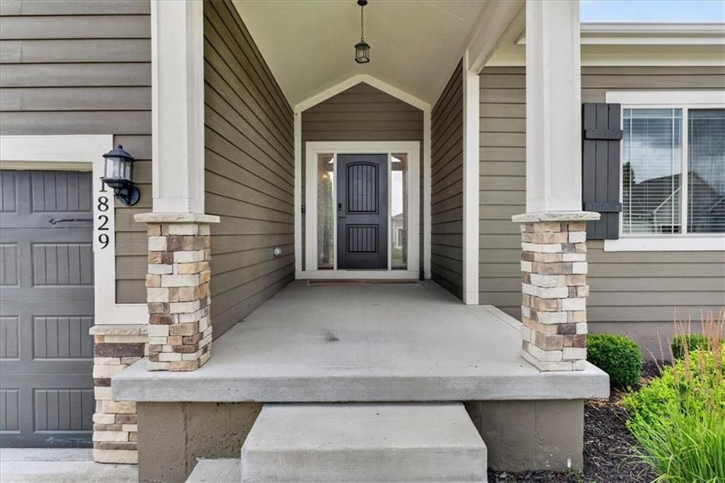 1829 NE Riley Drive — photo 2