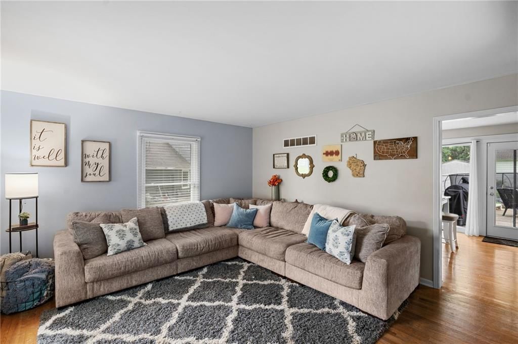 315 Hawthorne Drive — photo 4