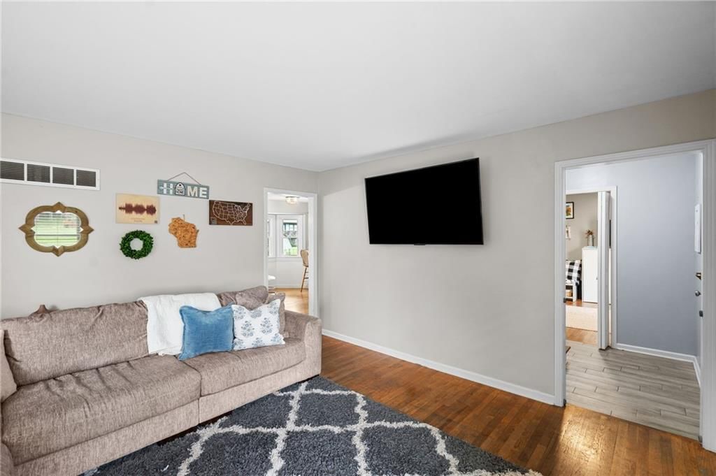 315 Hawthorne Drive — photo 6