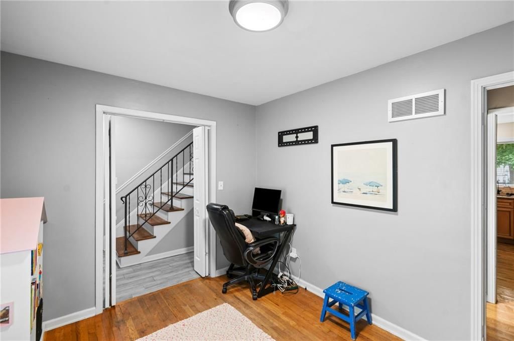 315 Hawthorne Drive — photo 16