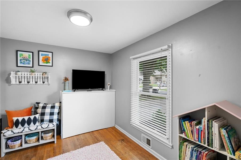 315 Hawthorne Drive — photo 17
