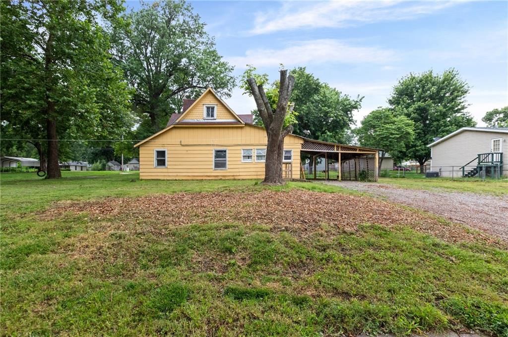 704 N Cherry Street, Ottawa, KS