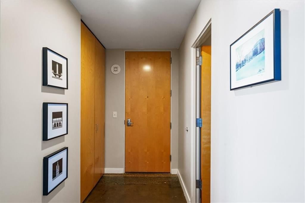 21 W 10th Street — photo 4