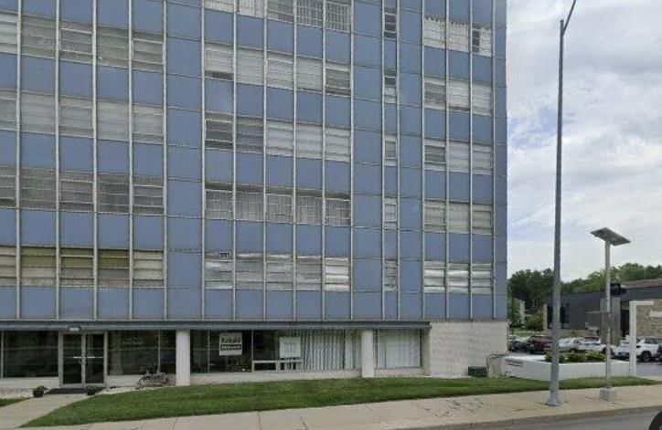 333 W Meyer Boulevard — photo 1