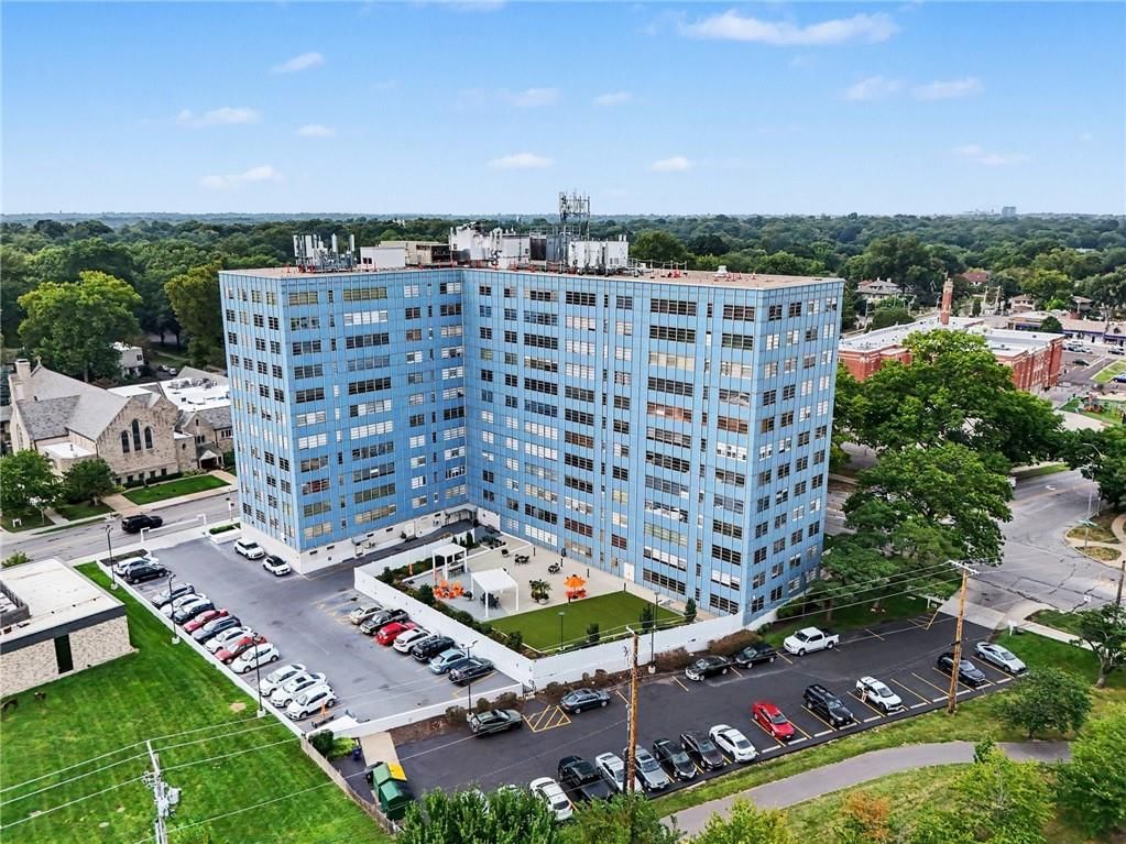 333 W Meyer Boulevard — photo 14