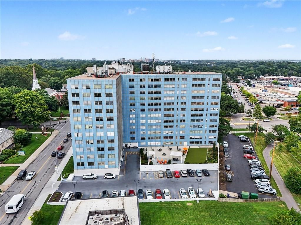333 W Meyer Boulevard — photo 16