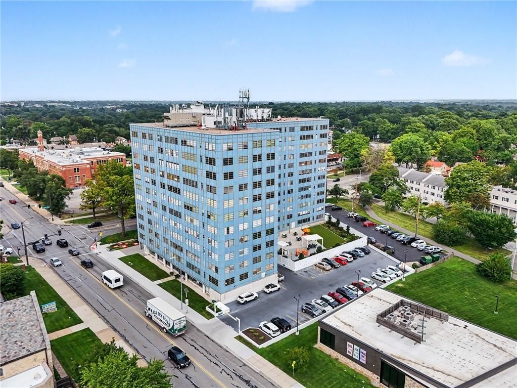 333 W Meyer Boulevard — photo 17