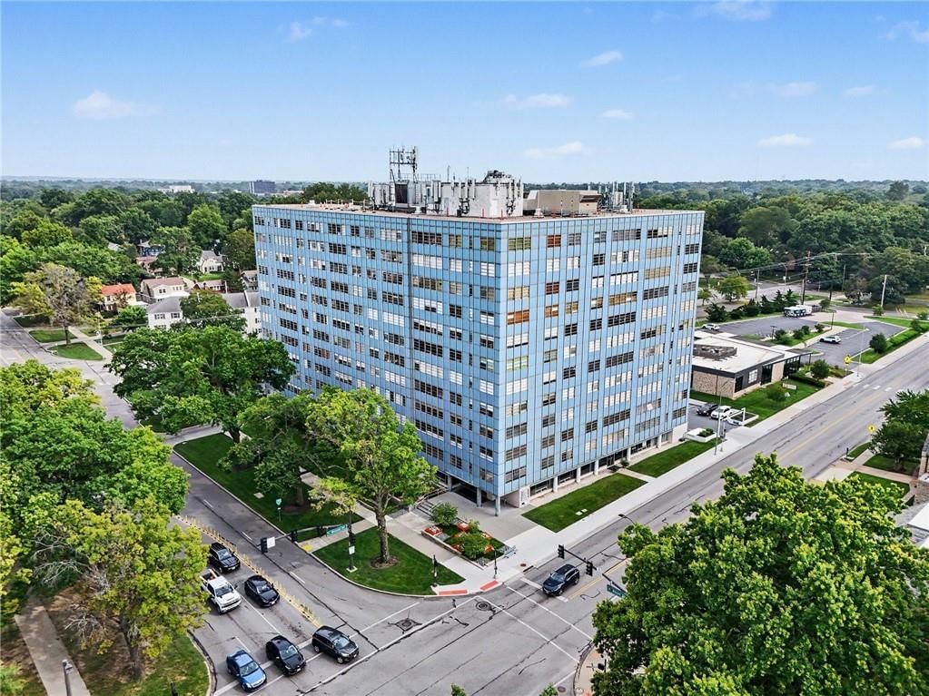 333 W Meyer Boulevard — photo 18