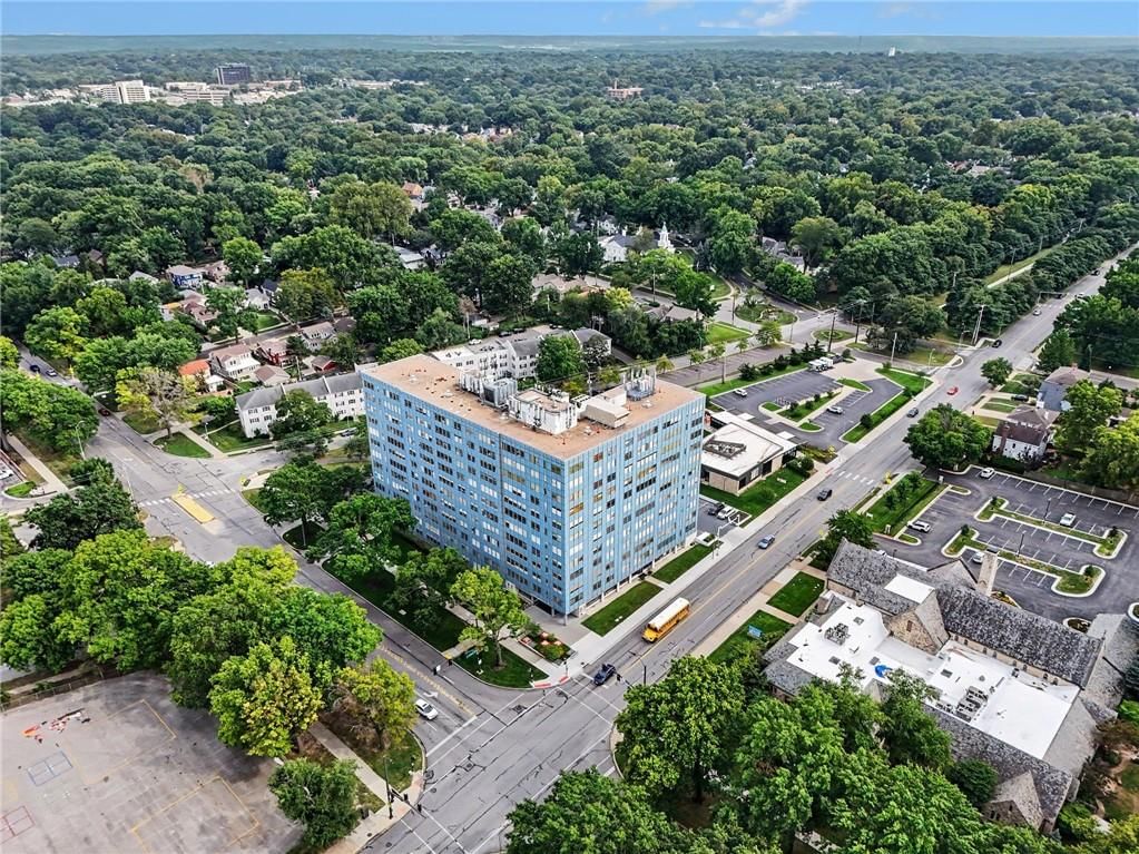 333 W Meyer Boulevard — photo 19