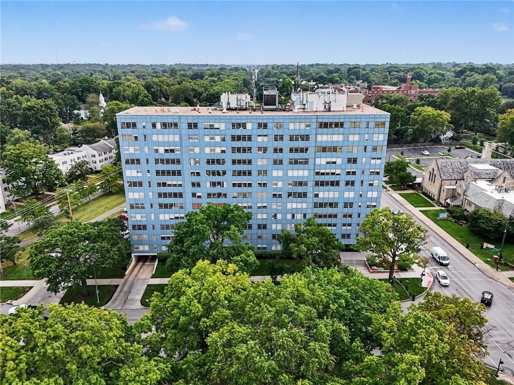 333 W Meyer Boulevard — photo 23
