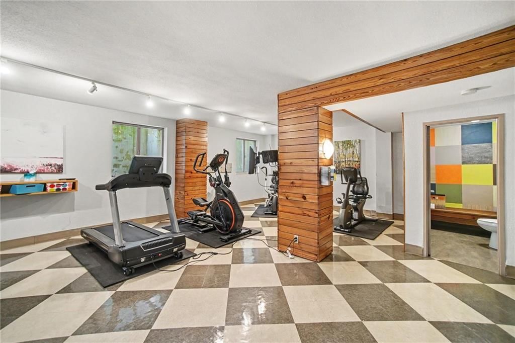 333 W Meyer Boulevard — photo 25
