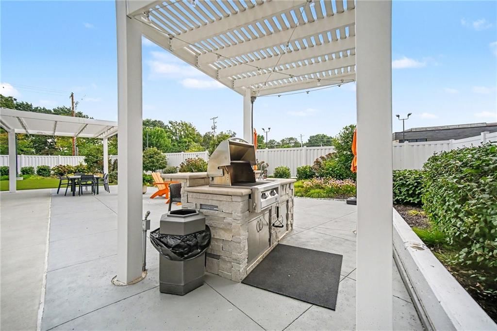333 W Meyer Boulevard — photo 29