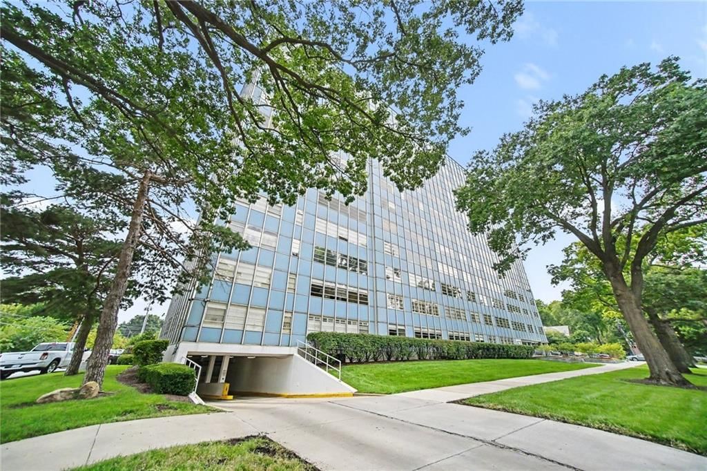 333 W Meyer Boulevard — photo 32