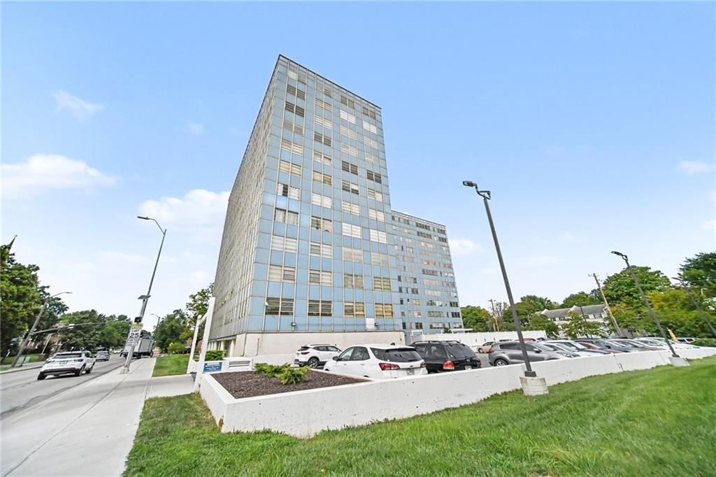 333 W Meyer Boulevard — photo 37