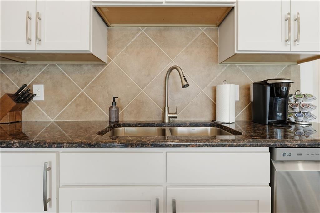 1101 Walnut Street — photo 10