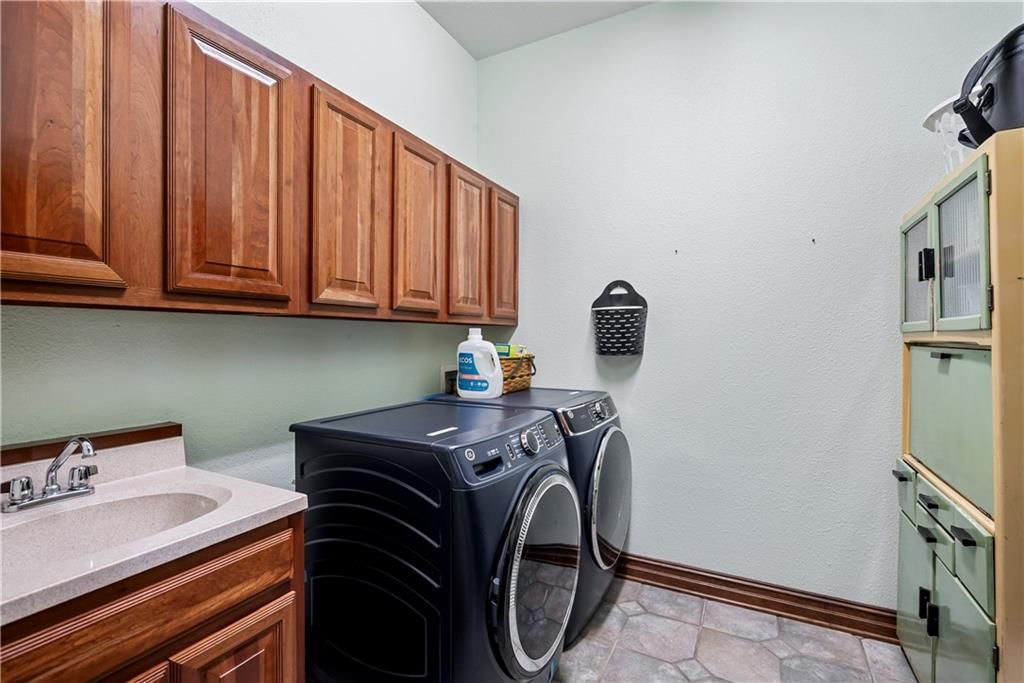 2861 W Northbrook Street — photo 27