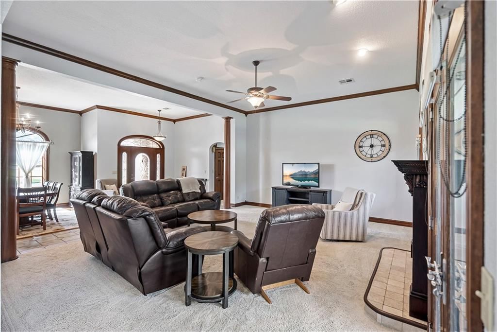 2861 W Northbrook Street — photo 28