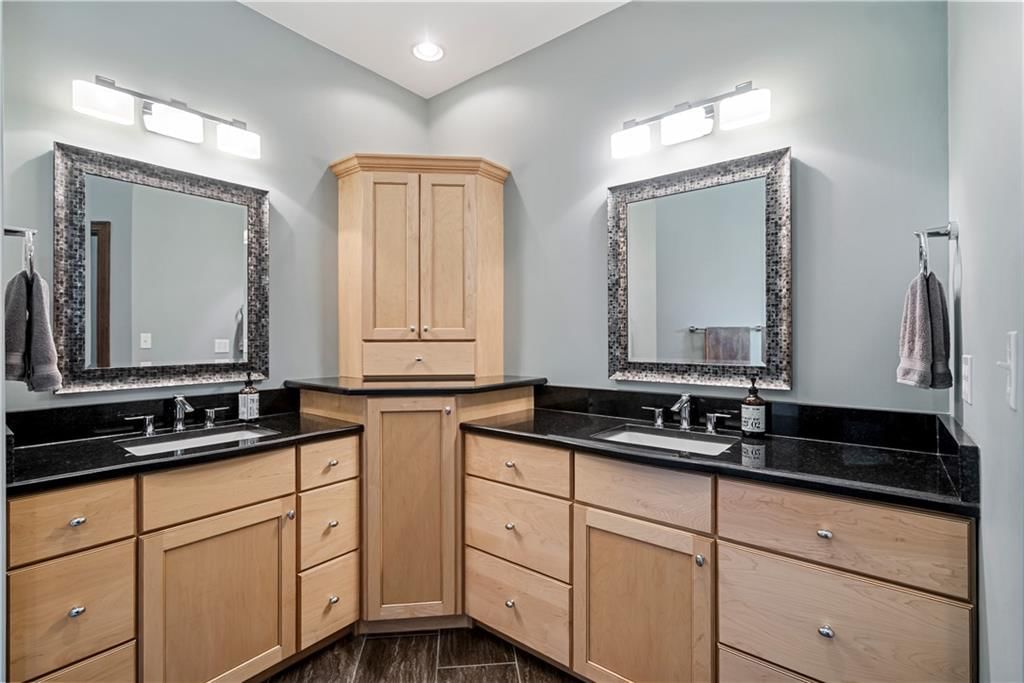 2861 W Northbrook Street — photo 40