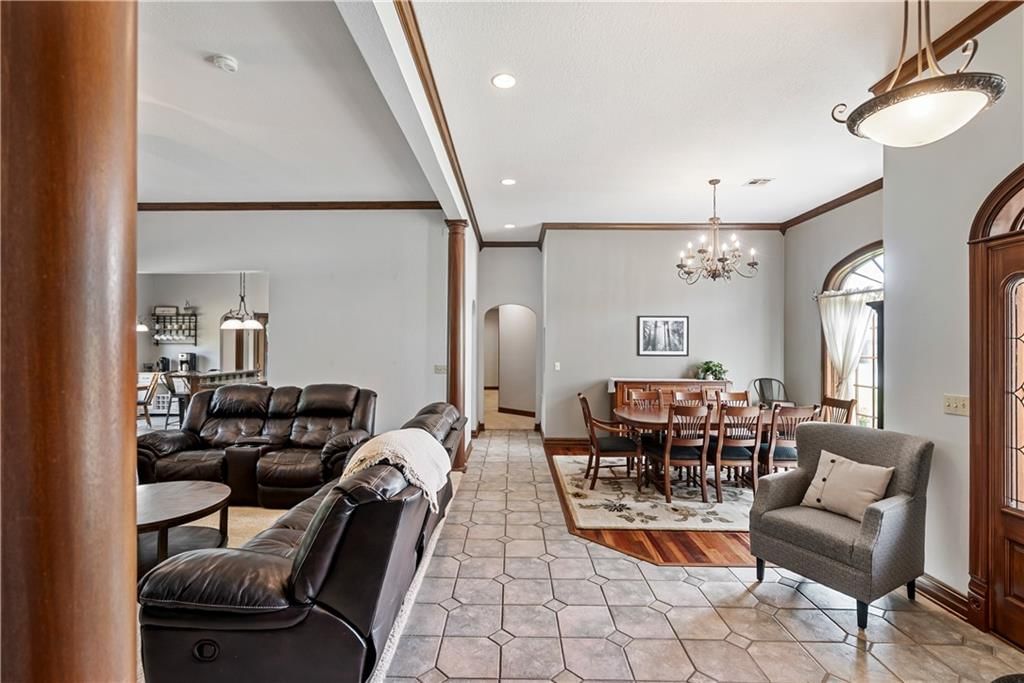 2861 W Northbrook Street — photo 50