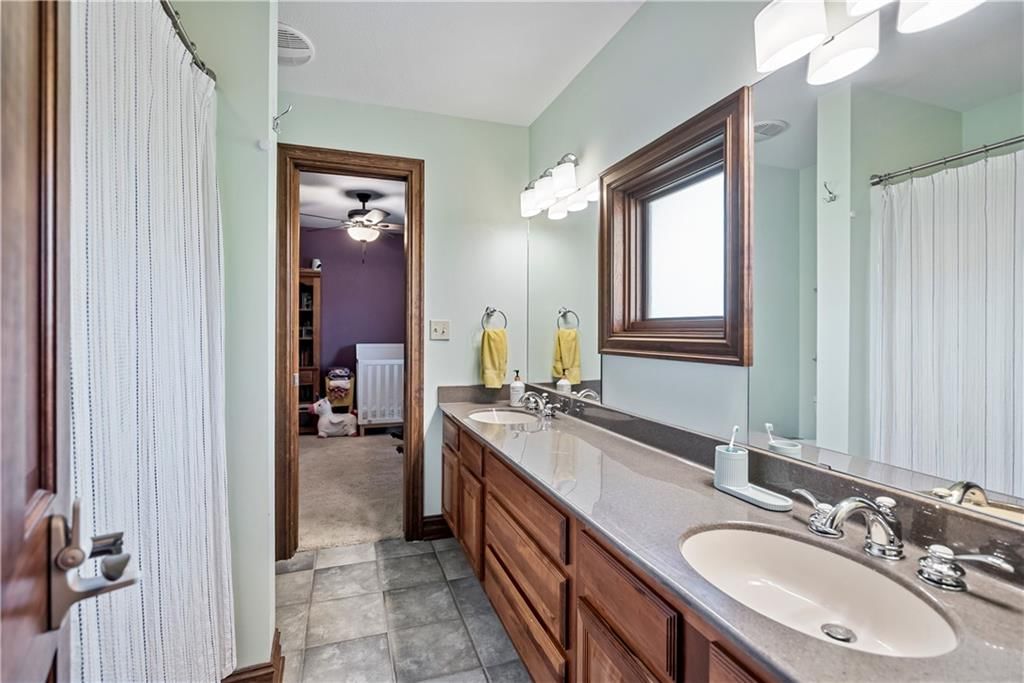 2861 W Northbrook Street — photo 56