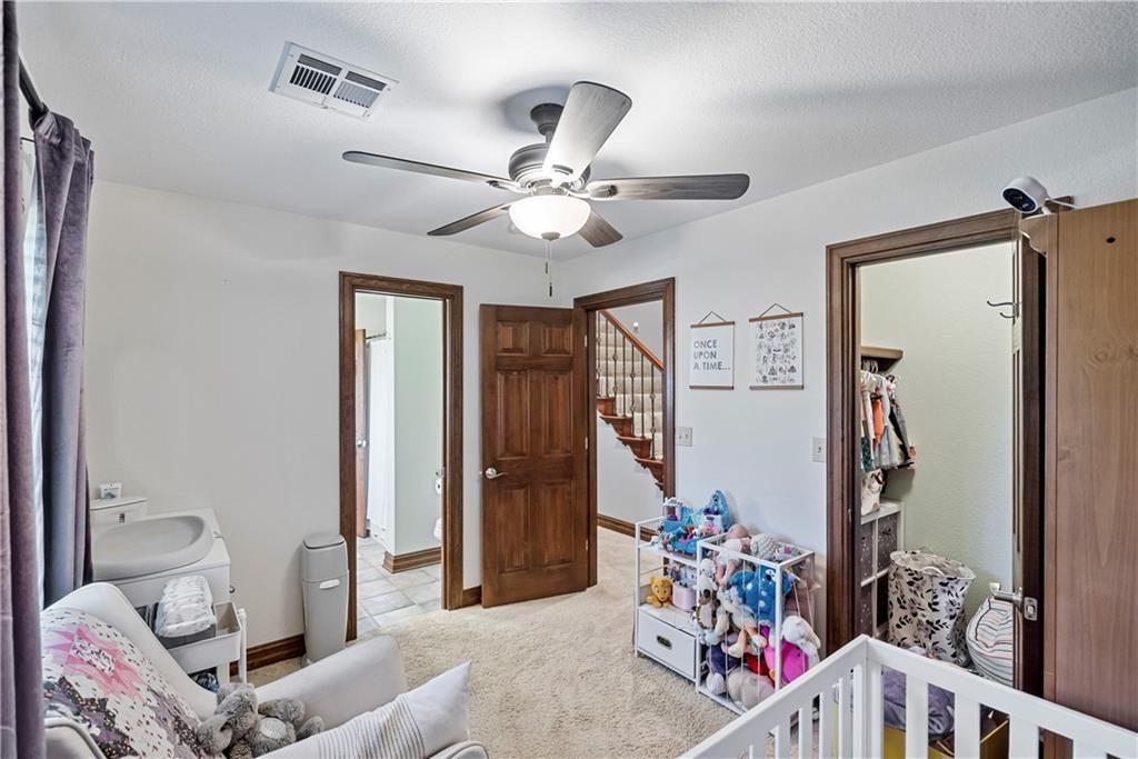 2861 W Northbrook Street — photo 59