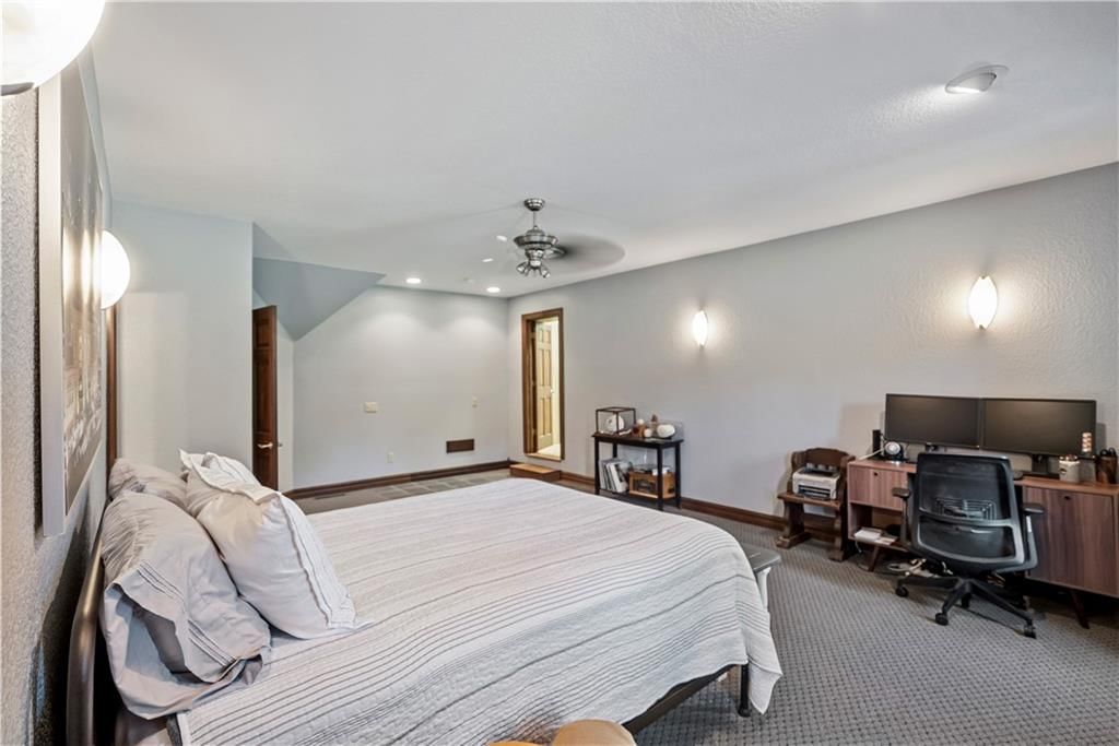 2861 W Northbrook Street — photo 65
