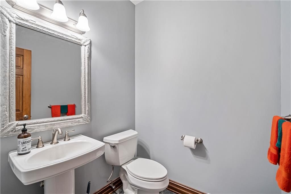 2861 W Northbrook Street — photo 66