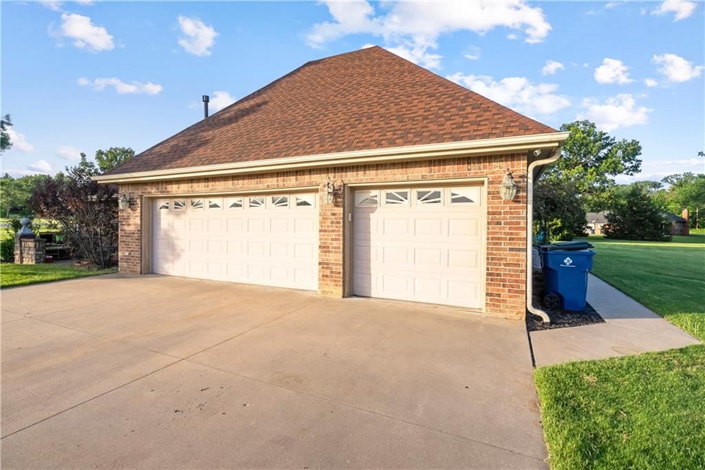 2861 W Northbrook Street — photo 73