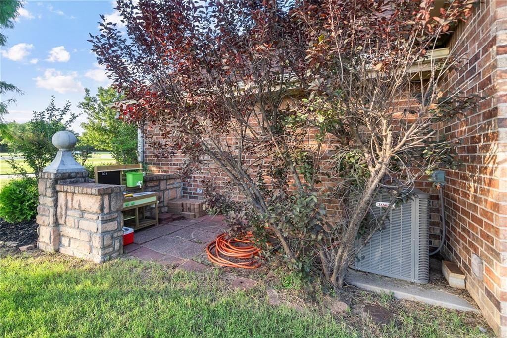 2861 W Northbrook Street — photo 74