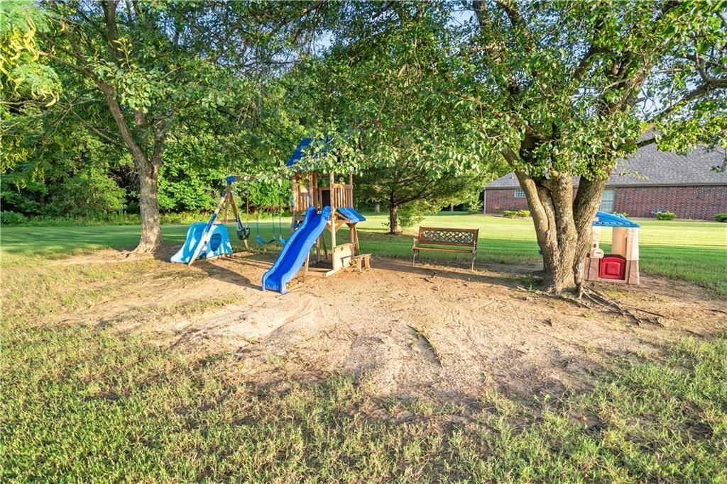 2861 W Northbrook Street — photo 82