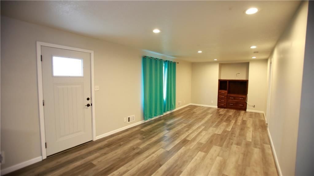 14298 Leavenworth Road — photo 10