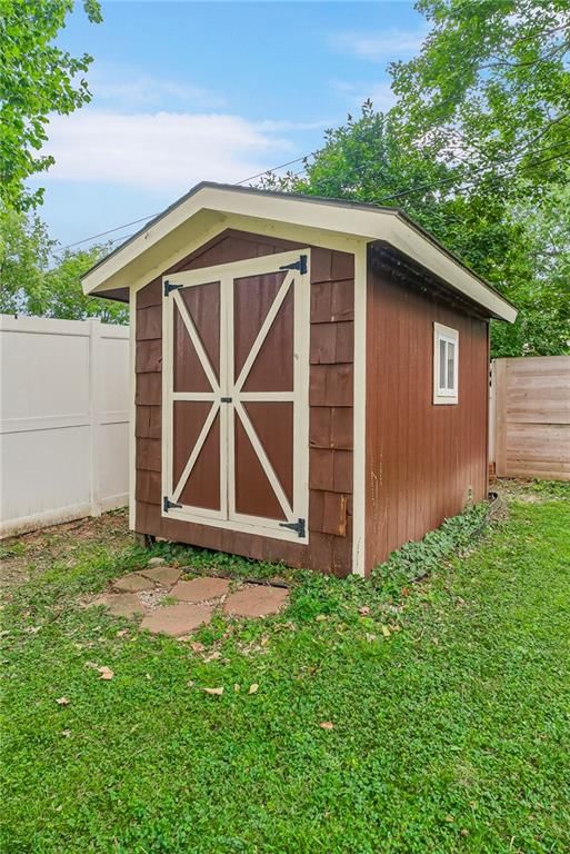 10006 Linden Street — photo 33