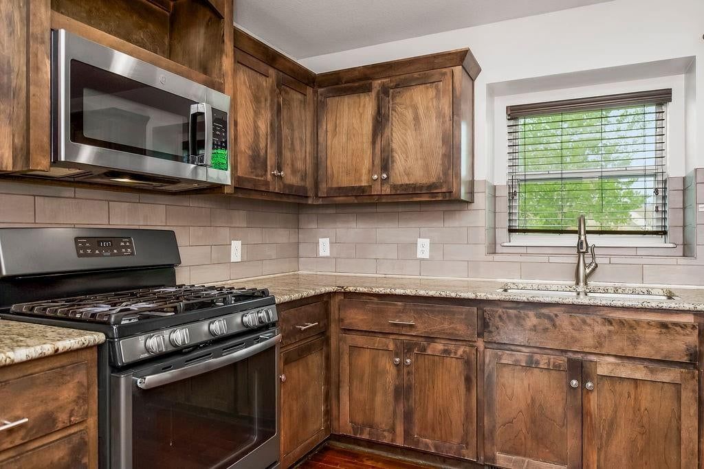 11816 N Belmont Avenue — photo 9