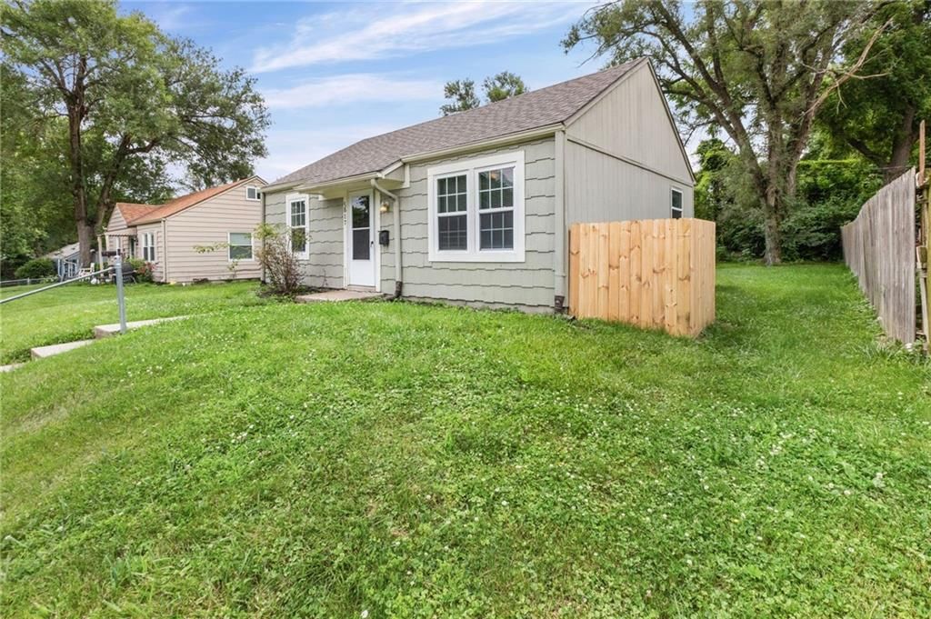 5017 FOREST Avenue — photo 3
