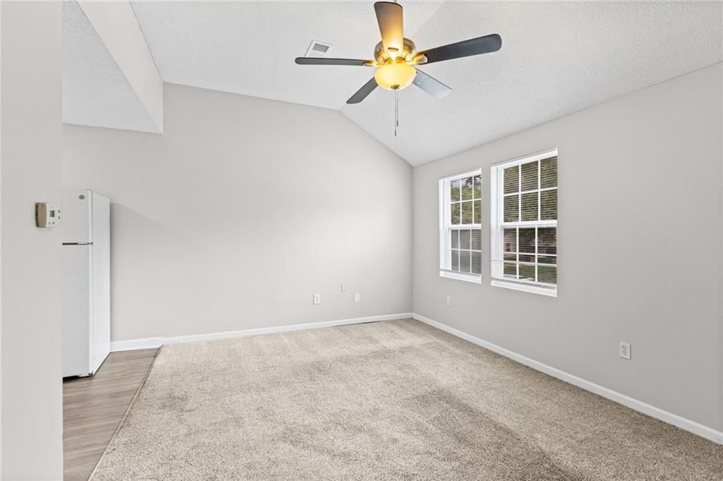 5017 FOREST Avenue — photo 5
