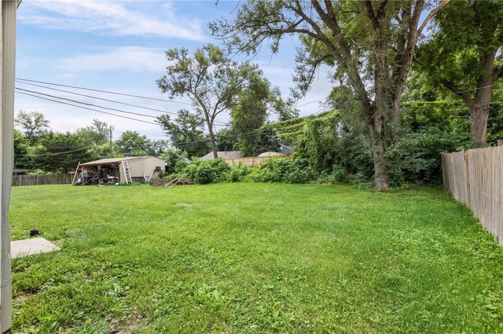 5017 FOREST Avenue — photo 16