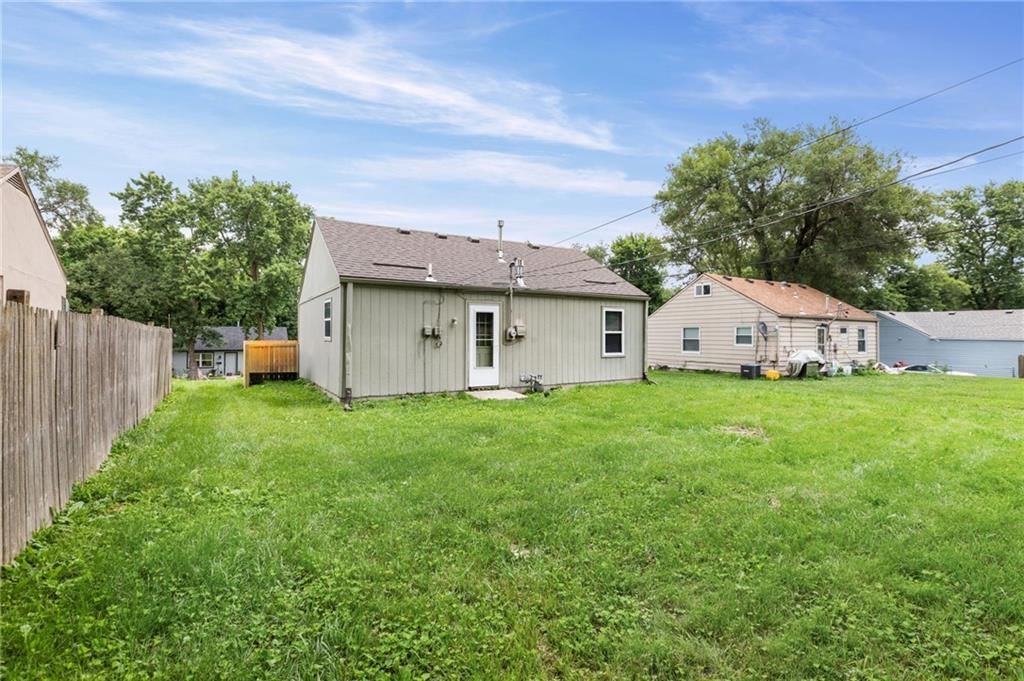 5017 FOREST Avenue — photo 17