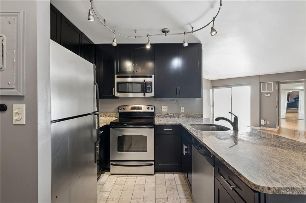 3838 Rainbow Boulevard — photo 38