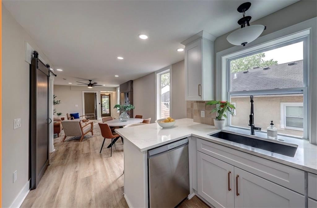 4812 Mercier Street — photo 10