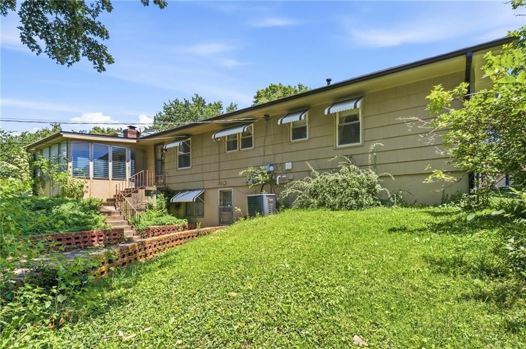 4962 NE Chouteau Drive — photo 29