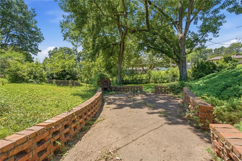 4962 NE Chouteau Drive — photo 33